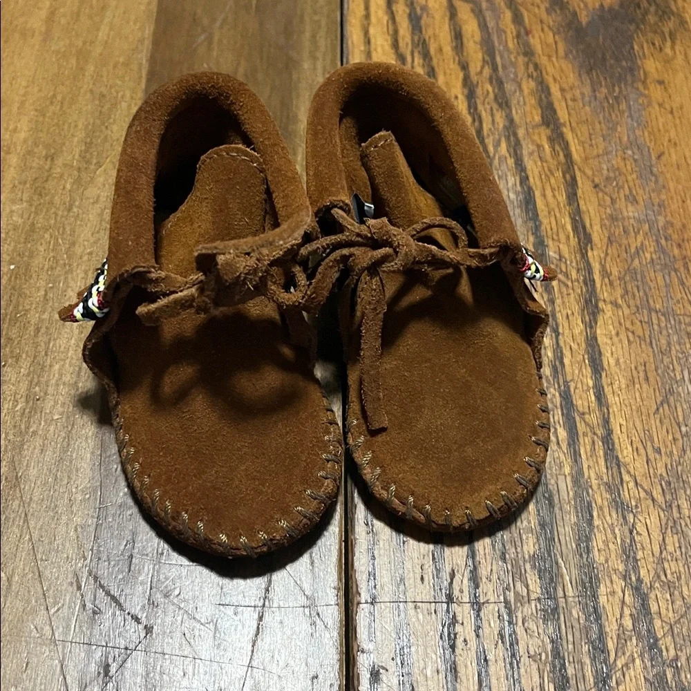 Minnetonka brown leather ankle moccasins